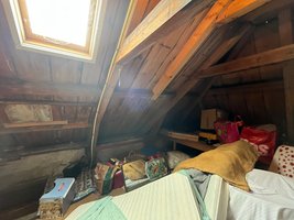 links-achter-en-midden-vanaf-zolder-gefotografeerd